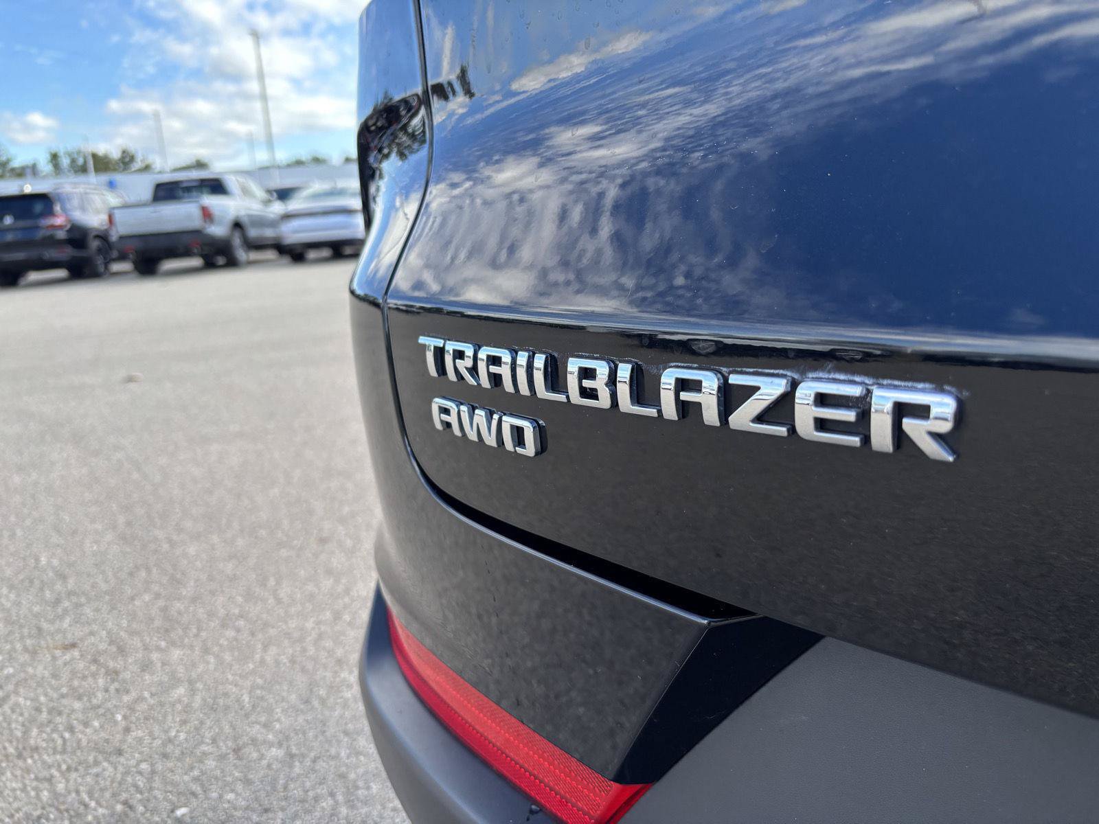 Used 2025 Chevrolet TrailBlazer LT AWD/4WD image 12
