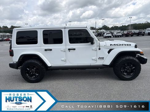 Used 2019 Jeep Wrangler Unlimited Sahara w/ Quick Order Package 24M Moab AWD/4WD image 5