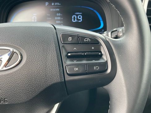 Used 2025 Hyundai Venue SEL image 17