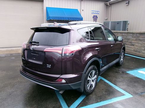 Used 2017 Toyota RAV4 XLE AWD/4WD image 4