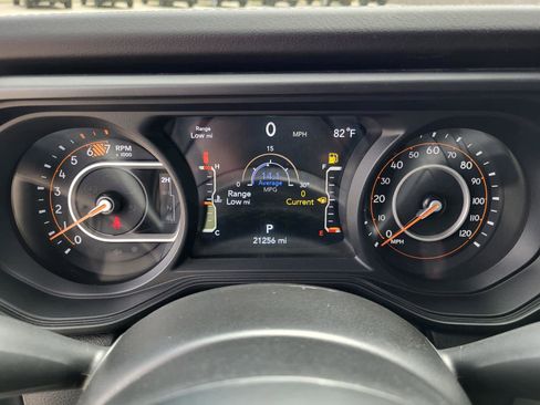 Used 2025 Jeep Wrangler Unlimited Rubicon AWD/4WD image 19