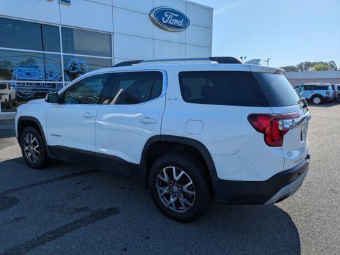 Used 2022 GMC Acadia SLE w/ Driver Convenience Package FWD image 6