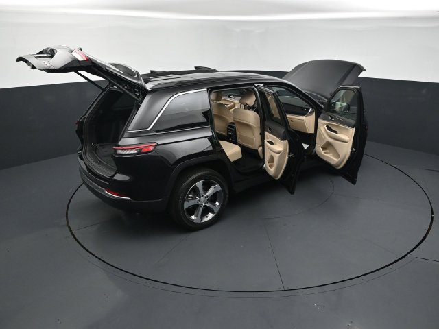 New 2026 Jeep Grand Cherokee Limited w/ Trailer Tow Package AWD/4WD image 30