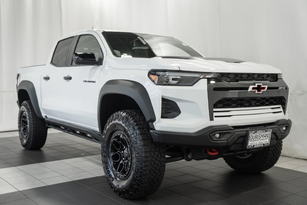 Used 2024 Chevrolet Colorado ZR2 w/ ZR2 Bison Edition AWD/4WD image 1