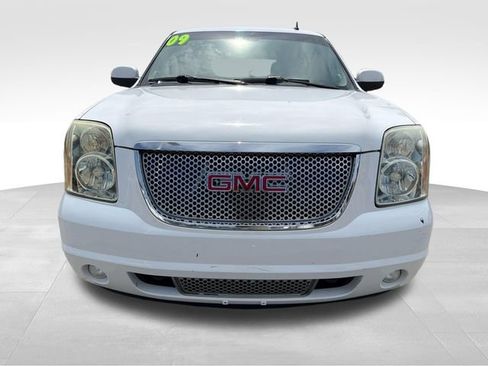 Used 2009 GMC Yukon Denali RWD image 2