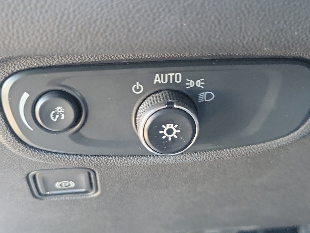 Used 2024 GMC Terrain SLE FWD image 18