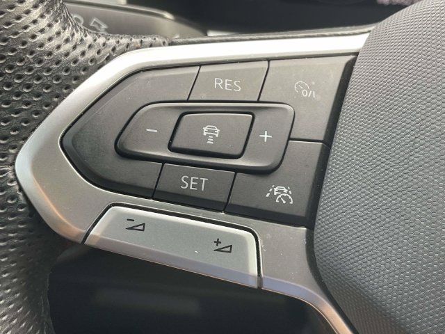 Certified 2023 Volkswagen Atlas Cross Sport SEL Premium R-Line AWD/4WD image 22