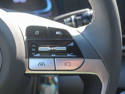 Certified 2026 Hyundai Elantra Sport FWD image 33