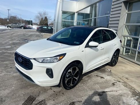 Used 2024 Ford Escape ST-Line Select w/ Tech Pack #2 image 2