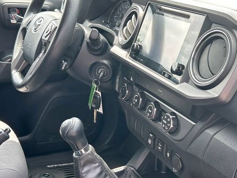 Used 2019 Toyota Tacoma TRD Off-Road AWD/4WD image 3