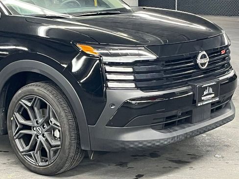 Used 2025 Nissan Kicks SR w/ SR Premium Package image 39