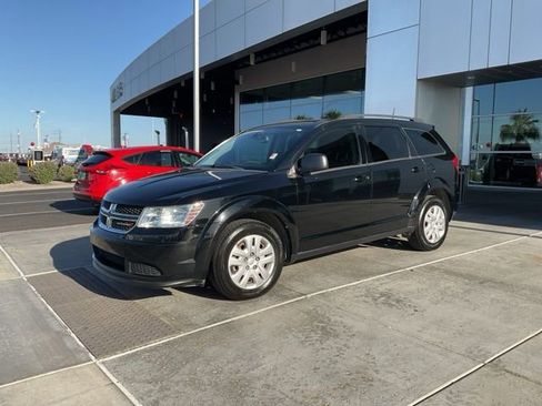 Used 2018 Dodge Journey SE w/ Popular Equipment Group FWD image 2