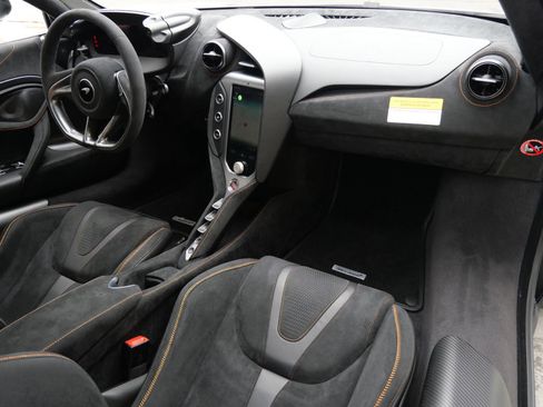 Used 2024 McLaren 750S RWD image 9