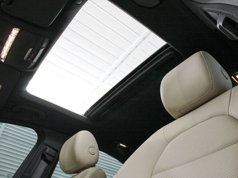 Used 2020 Mercedes-Benz C 300 Sedan image 37