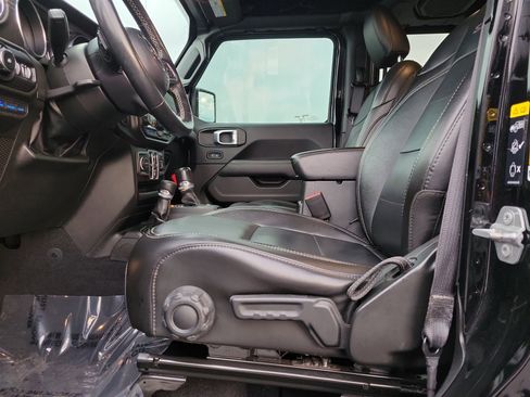 Used 2022 Jeep Wrangler Unlimited Sahara w/ Cold Weather Group image 16