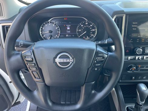 Used 2025 Nissan Frontier SV RWD image 7