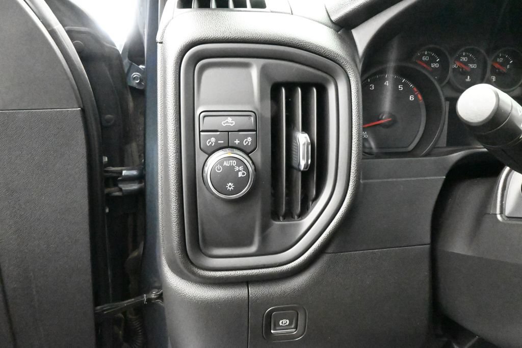 Used 2019 Chevrolet Silverado 1500 Custom w/ Custom Value Package RWD image 12