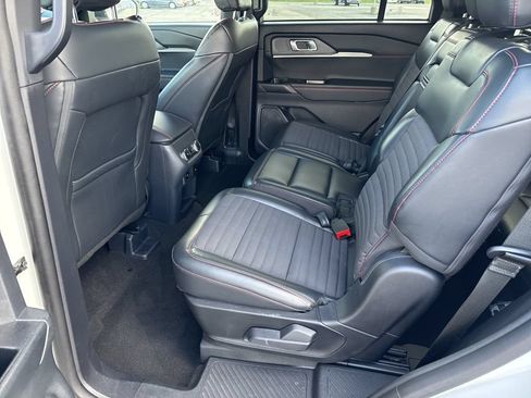 Used 2025 Ford Explorer ST-Line w/ ST-Line Street Pack AWD/4WD image 19