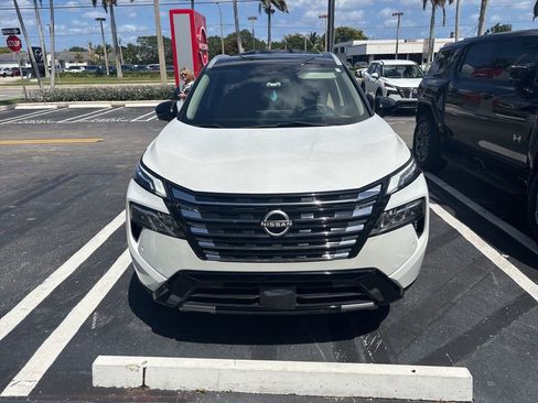 Certified 2024 Nissan Rogue Platinum w/ Platinum Premium Package FWD image 3