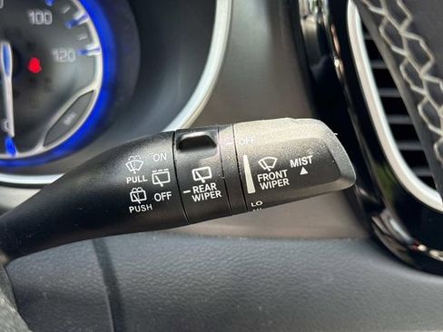 Used 2022 Chrysler Pacifica Touring-L image 25