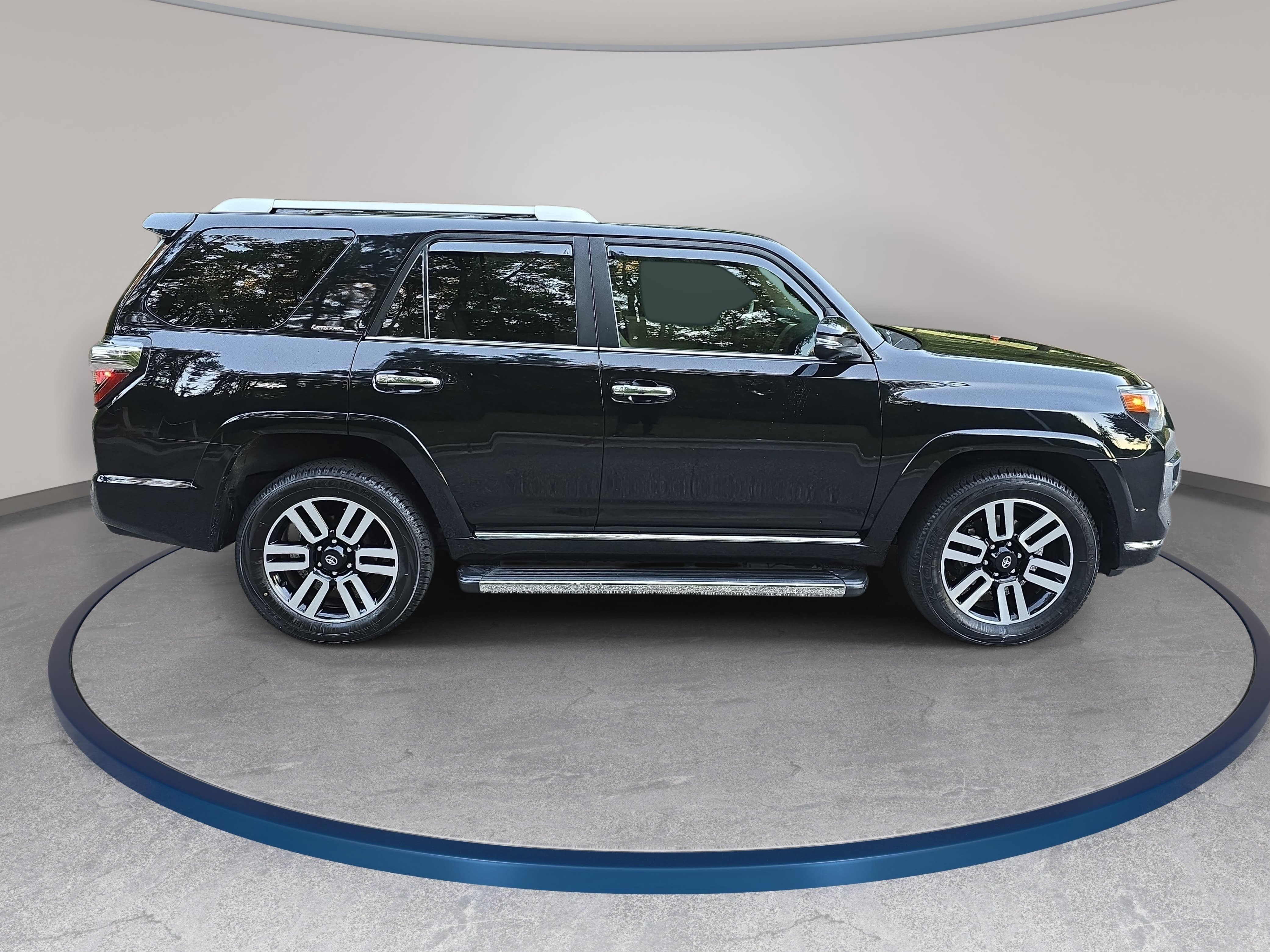 Used 2024 Toyota 4Runner Limited AWD/4WD image 4
