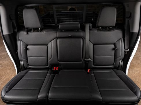 Used 2024 Chevrolet Silverado 1500 LT Trail Boss w/ Convenience Package II AWD/4WD image 34