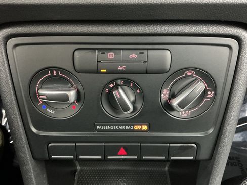 Used 2019 Volkswagen Beetle 2.0T S FWD image 31