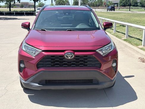 Used 2019 Toyota RAV4 XLE Premium FWD image 2