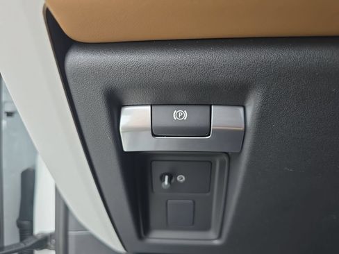New 2026 Land Rover Defender 110 X-Dynamic SE AWD/4WD image 26