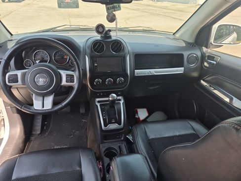Used 2017 Jeep Compass Latitude AWD/4WD image 6