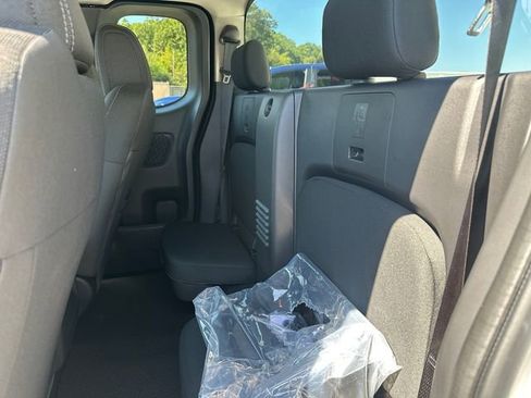 Used 2025 Nissan Frontier SV image 16