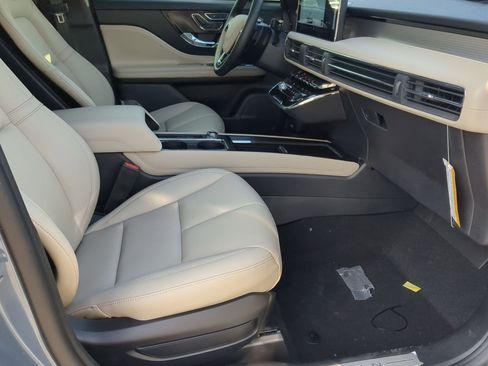 New 2026 Lincoln Corsair Premiere w/ Rear Removable Package Tray FWD image 23