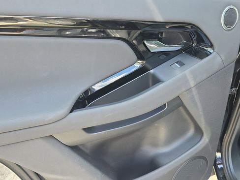 Used 2024 Land Rover Range Rover Evoque S image 8