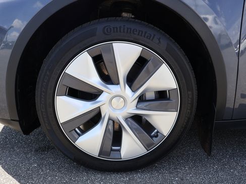 Used 2023 Tesla Model Y Long Range image 9