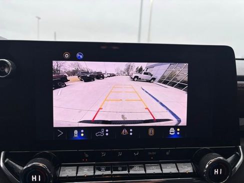 Used 2025 Chevrolet Colorado Z71 w/ Technology Package image 29