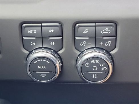 Used 2025 GMC Sierra 2500 AT4X w/ AT4X AEV Edition image 18