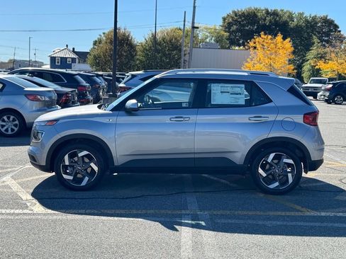 New 2025 Hyundai Venue SEL image 2