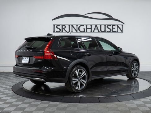 Used 2024 Volvo V60 B5 Cross Country Plus image 5