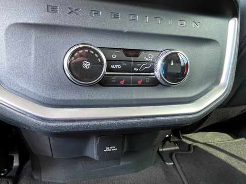 Certified 2025 Ford Expedition Platinum AWD/4WD image 14