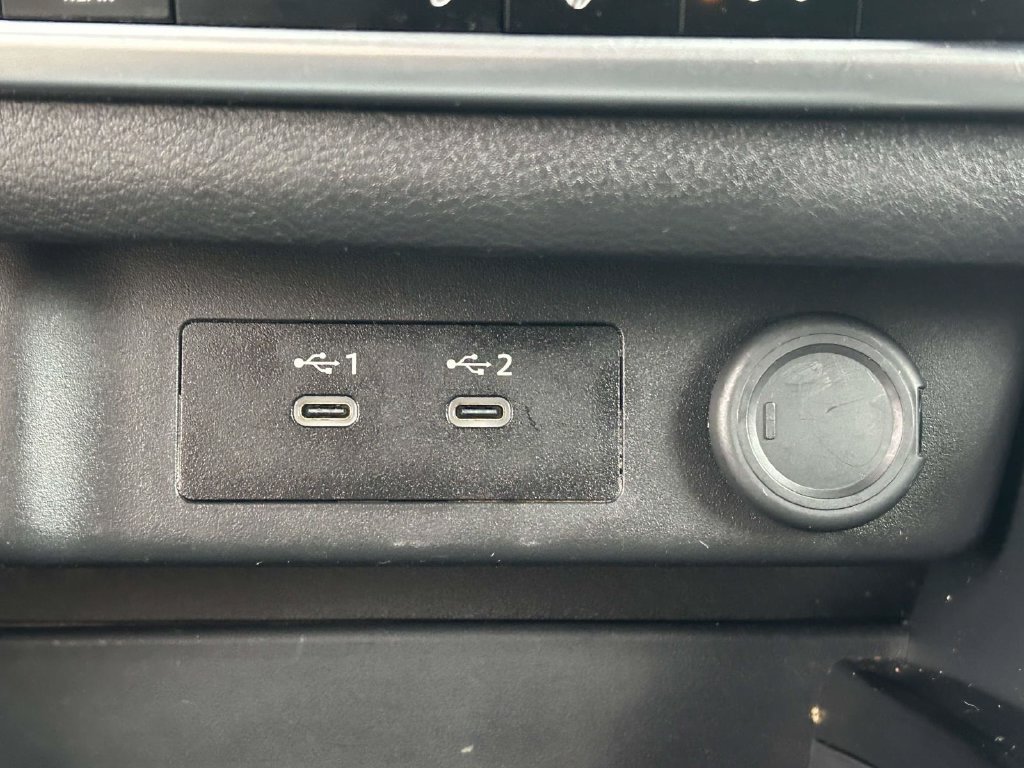 Used 2025 Nissan Rogue SV FWD image 24