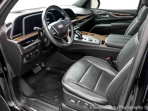 Used 2023 Cadillac Escalade Premium Luxury w/ Performance Package AWD/4WD image 13
