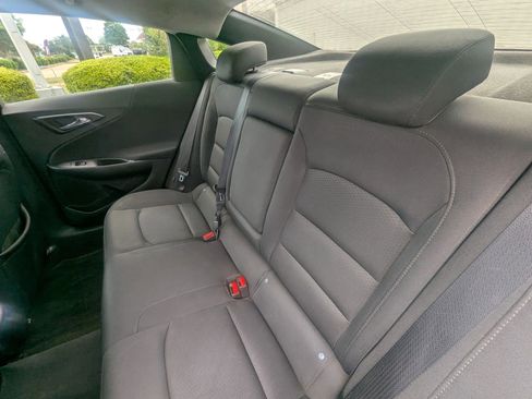 Used 2017 Chevrolet Malibu LT FWD image 16