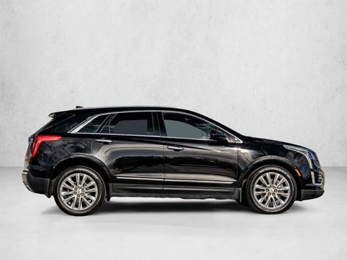 Used 2017 Cadillac XT5 Platinum AWD/4WD image 4