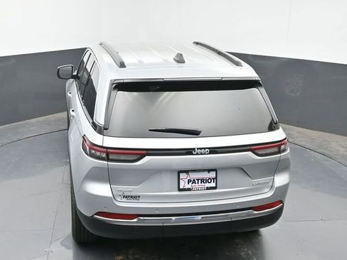 Used 2025 Jeep Grand Cherokee Laredo AWD/4WD image 34