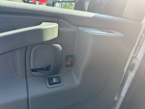 Used 2020 GMC Savana 4500 w/ Power Convenience Package RWD image 11