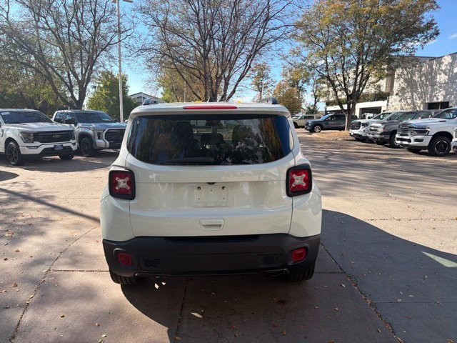 Used 2021 Jeep Renegade Latitude AWD/4WD image 5