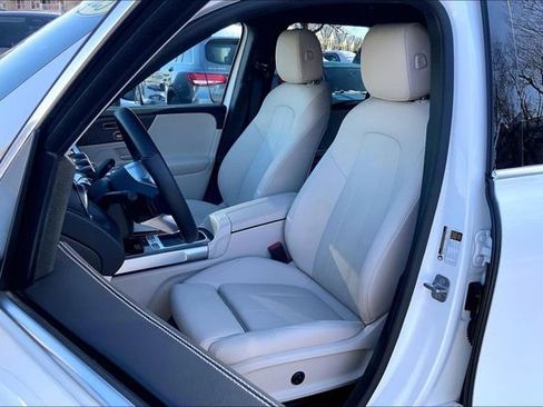 Used 2025 Mercedes-Benz GLB 250 4MATIC image 6