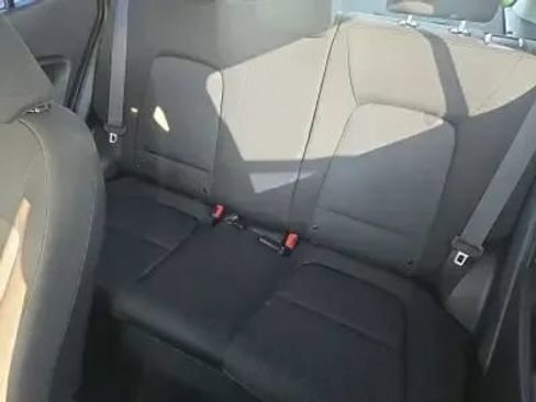 Used 2021 Hyundai Venue SE FWD image 9