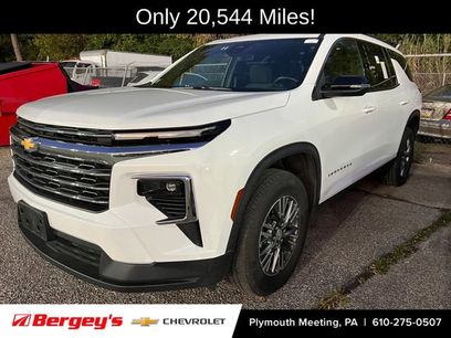Used 2025 Chevrolet Traverse LT