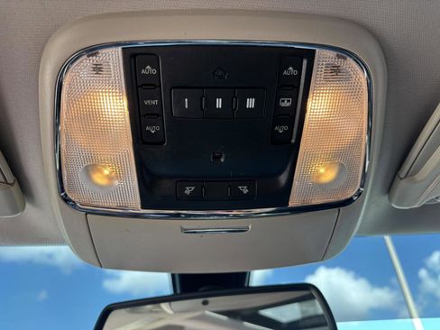 Used 2019 Chrysler 300 Limited image 30